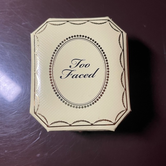 Too Faced highlighter canary diamond - Picture 2 of 4